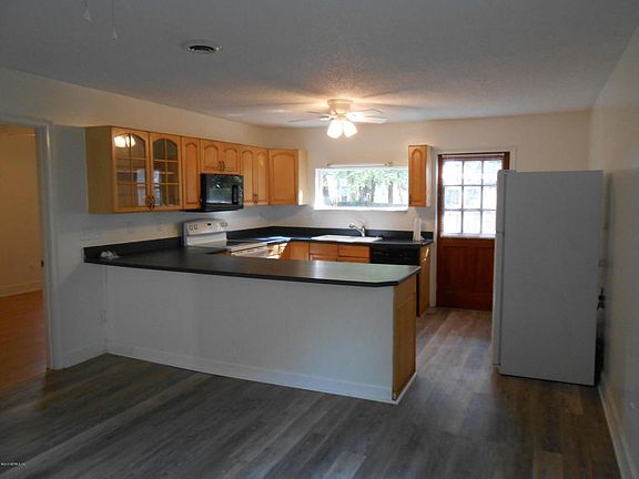 2nd image of 4005 Silver Lake Dr