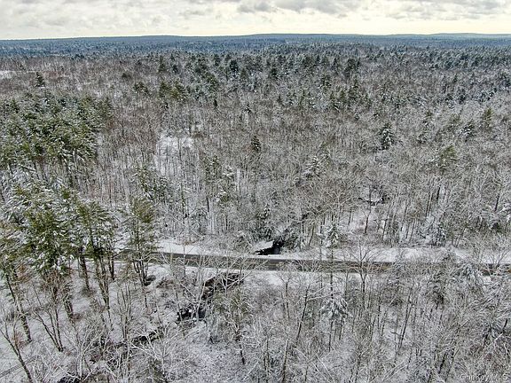 5th image of 1315 Sackett Lake Rd