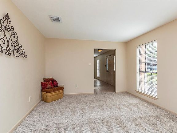 5th image of 16814 Poplar Hill St