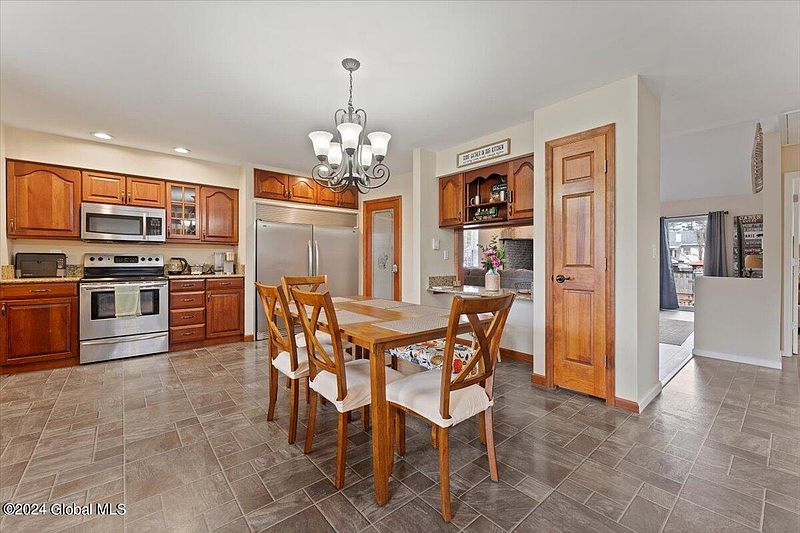 3rd image of 28 Lake Avenue