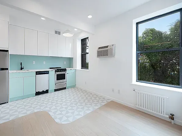 487 Clinton Avenue image 3 of 5