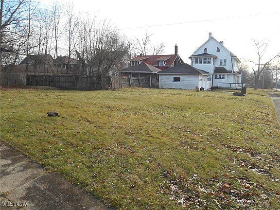 20th image of 1683 Juanita Ave