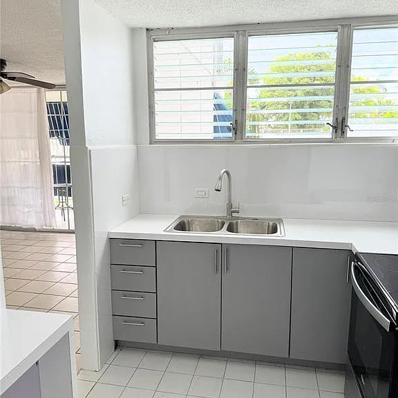 GARDEN HILLS PLAZA I Luis Vigoreaux Avenue #105 — Photo 4