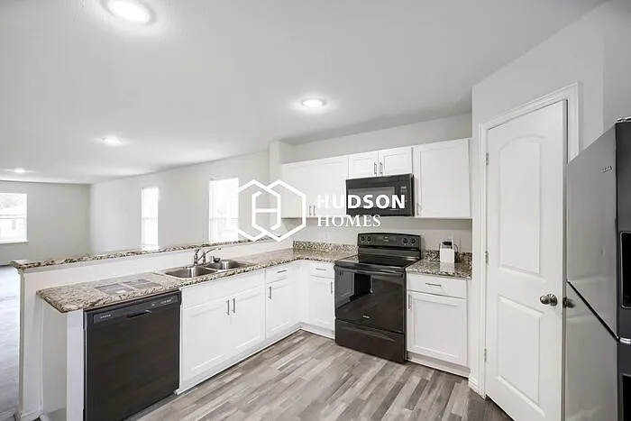 330 Flagship Ln — Photo 7