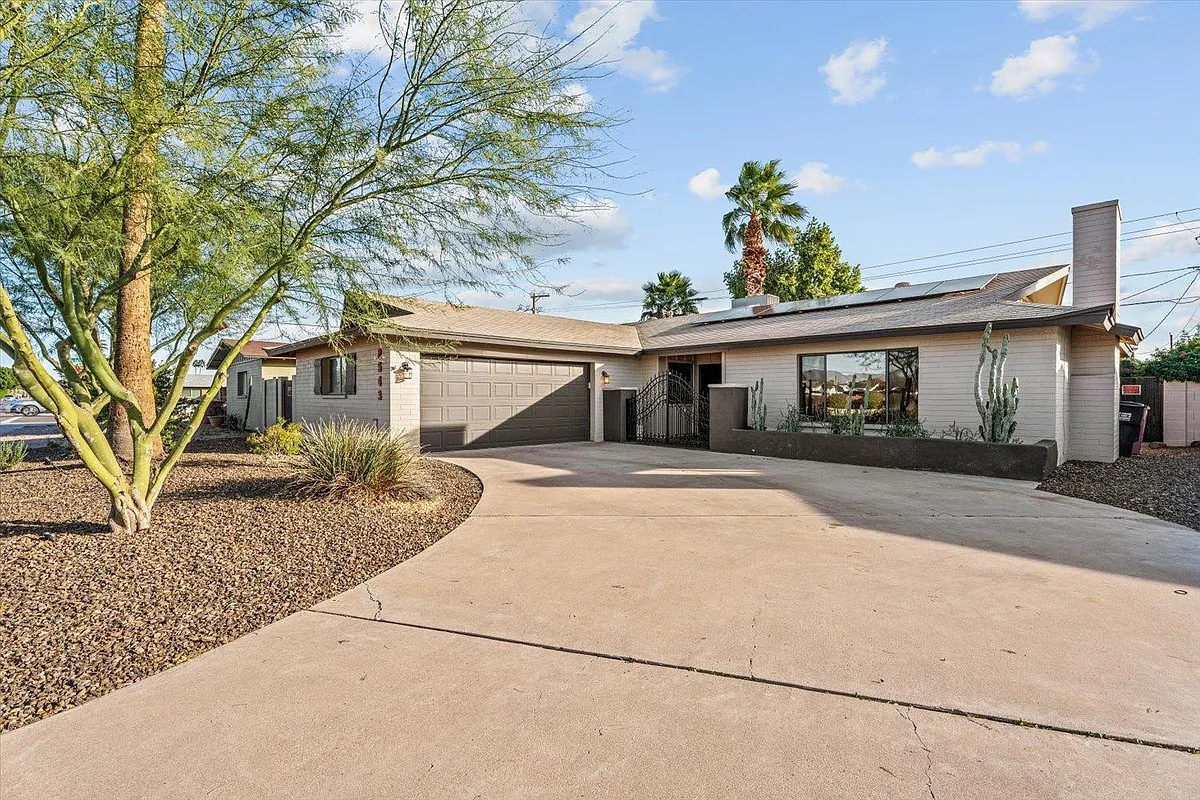Building Photo - 8543 E Jackrabbit Rd