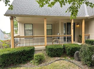 4600 NE Kingston Dr, Lees Summit, MO 64064
