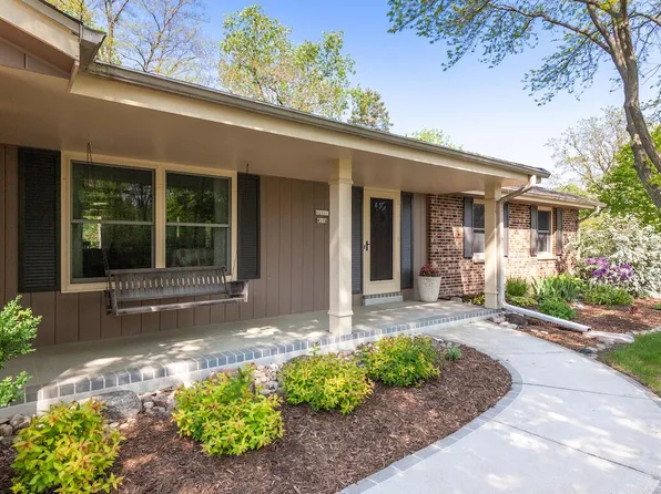W314N1111 Yorktown COURT, Delafield, WI 53018