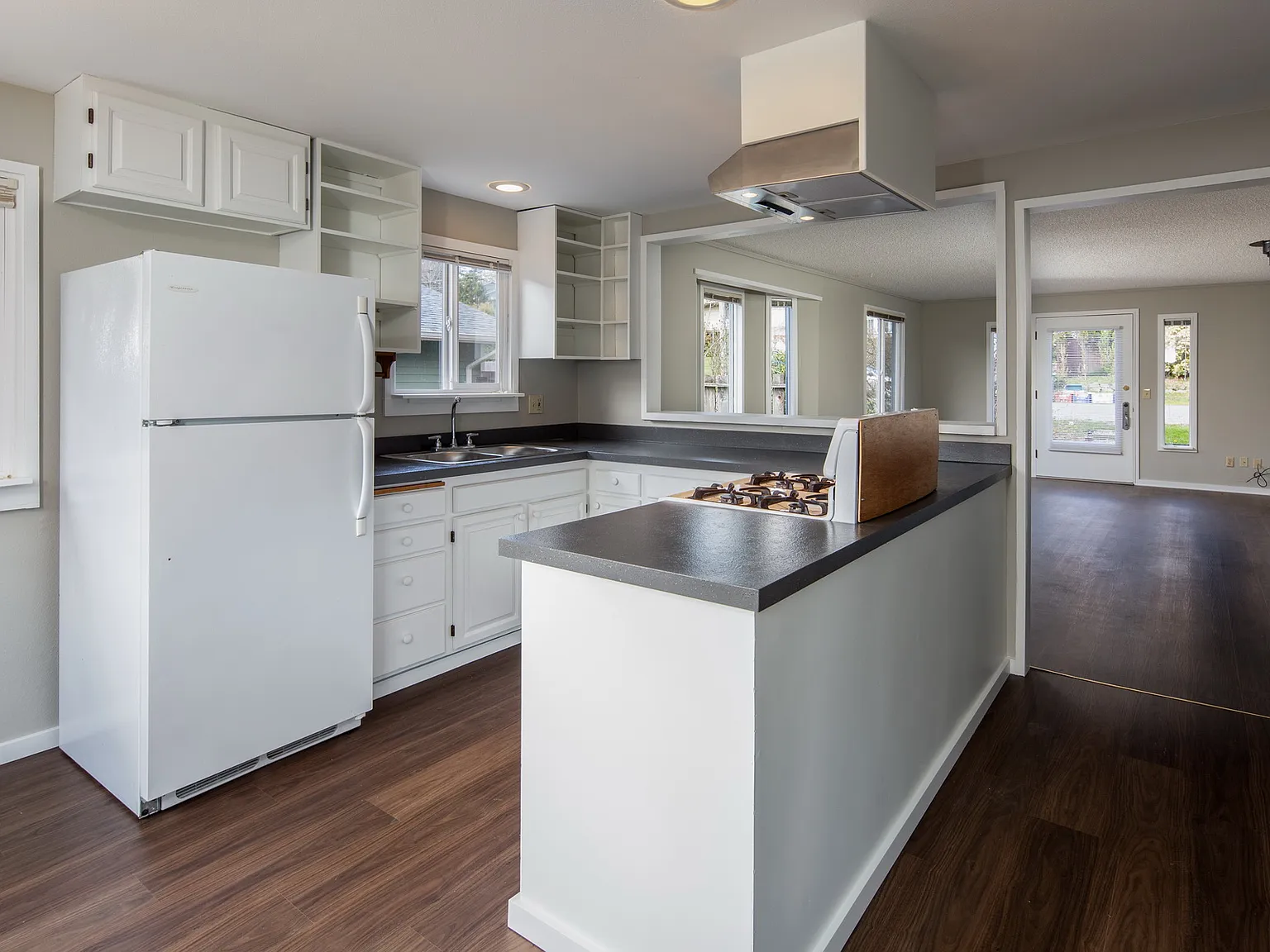 3 bed, 1343 sqft, $2,800 — Photo 2