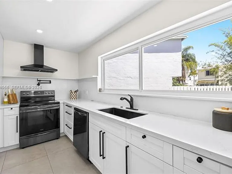 9547 SW 146th Pl — Photo 12