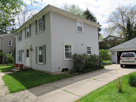 2nd image of 1417 Walwood Ter NE