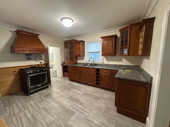 88 Clark St #2, Clinton, MA 01510