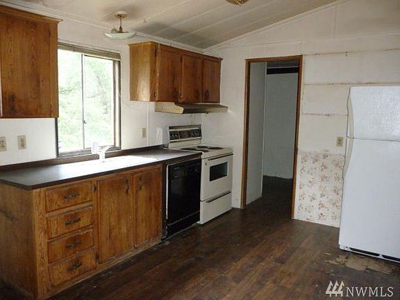 5th image of 20734 Chicago Ln NE