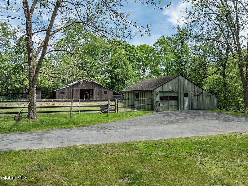 4th image of 440 Camden Valley Road