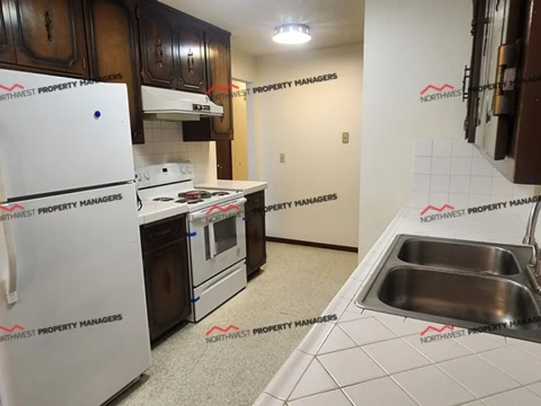 312 E Broadway Ave — Photo 8