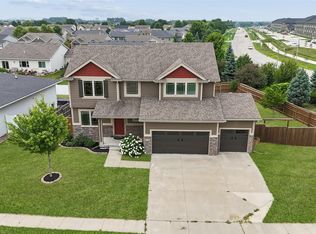 9794 Larchwood Dr, West Des Moines, IA 50266