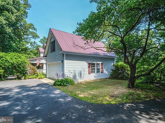 3rd image of 148 Green Hill Ridge Ct