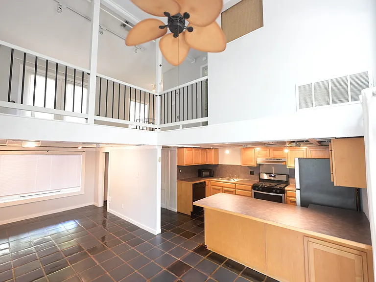1603 Courtland Ln — Photo 4