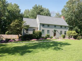 10 Clearview Dr, Sandy Hook, CT 06482