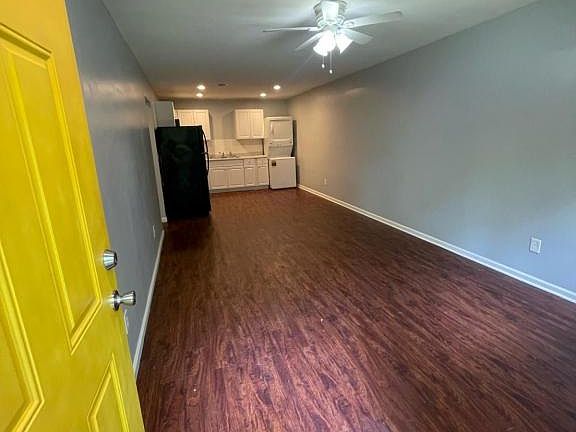 3rd image of 719B E College Ave