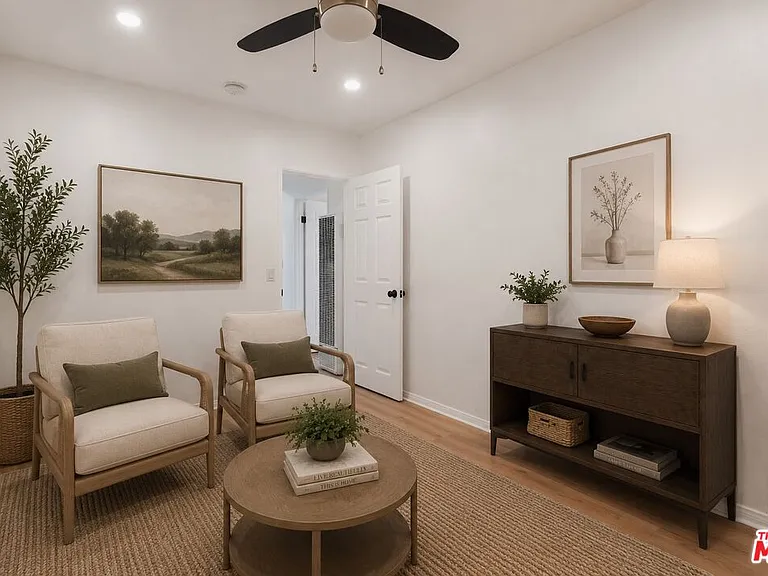 806 Navy St — Photo 16