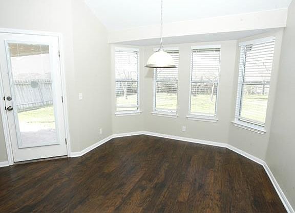 5th image of 319 Willowbrook Dr