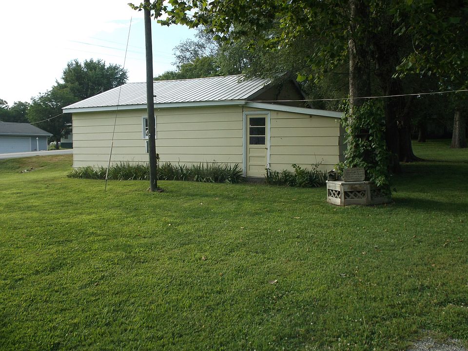 2nd image of 208 S Woodward St