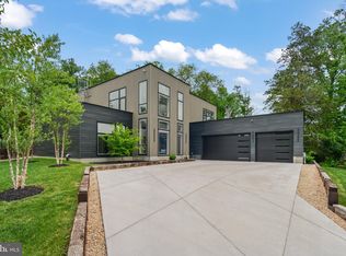 7404 Sportsman Dr, Falls Church, VA 22043