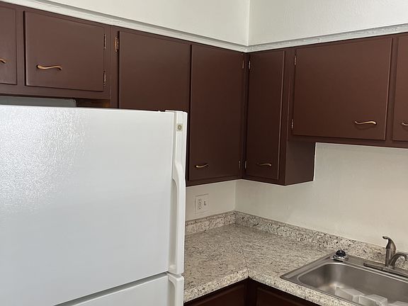 5th image of 1330 W Hillcrest Ave #11272219