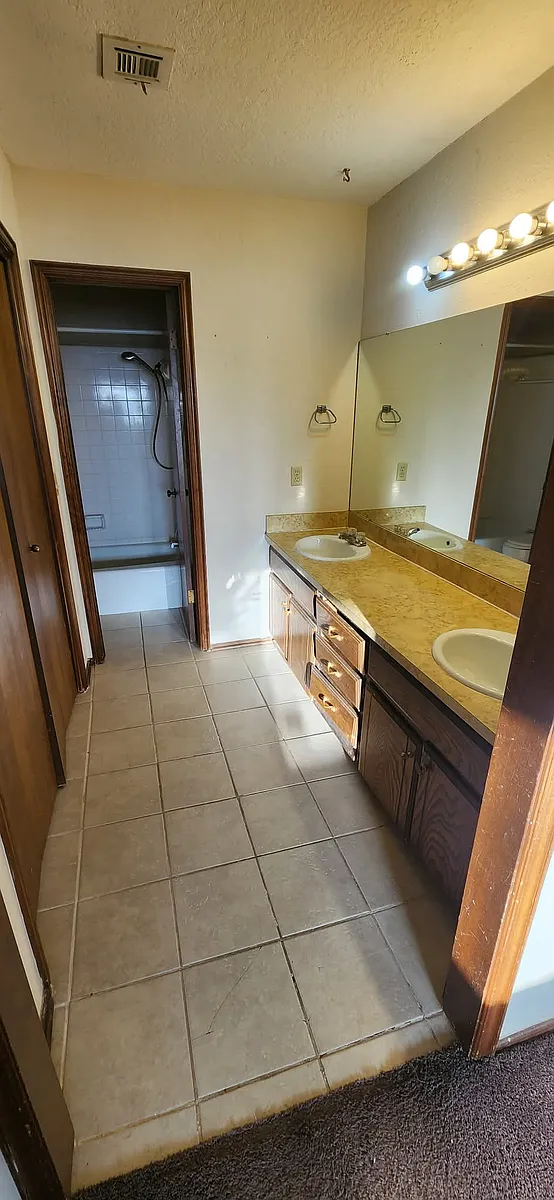 Building Photo - 10107 Shadowridge Dr #NA