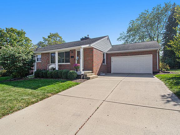 2nd image of 1209 Clague Ave