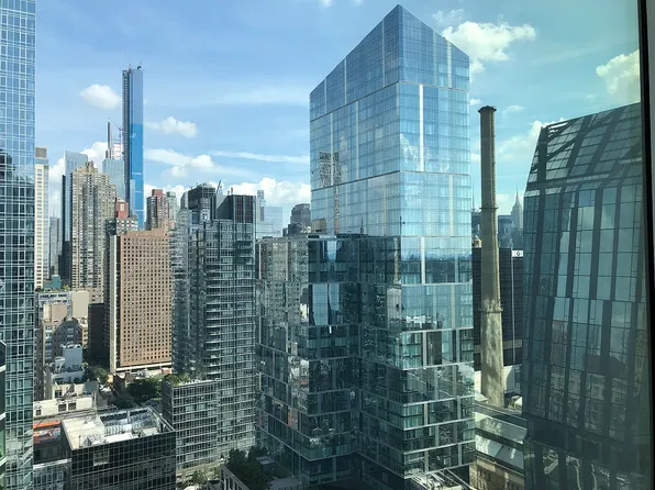 30 Riverside Boulevard image 2 of 23