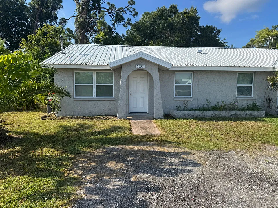 5838 Siesta Ln