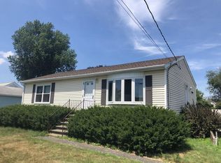 92 Freedom St, Chicopee, MA 01013