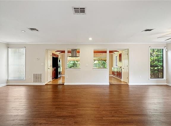 5th image of 6562 Bellaire Dr