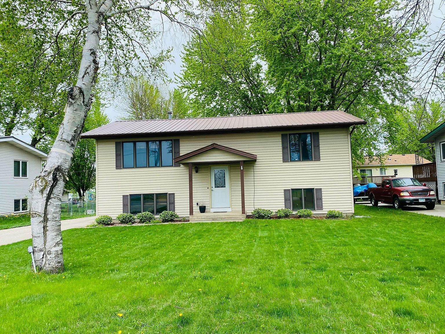 20 South St, Dodge Center, MN 55927 Zillow