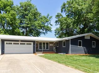 412 Elm St, Pella, IA 50219