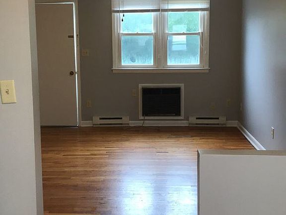 4th image of 115 New York Ave #10559838