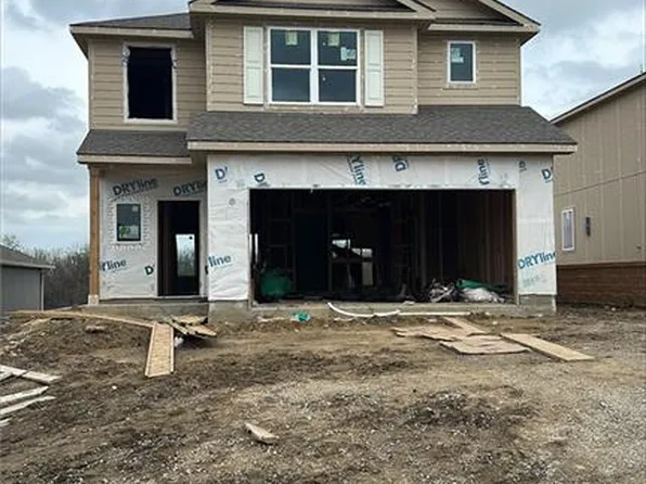 411 Rock Creek Dr, Tonganoxie, KS 66086