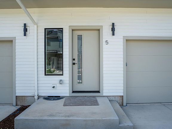 2nd image of 2032 Sunset Dr Unit 5