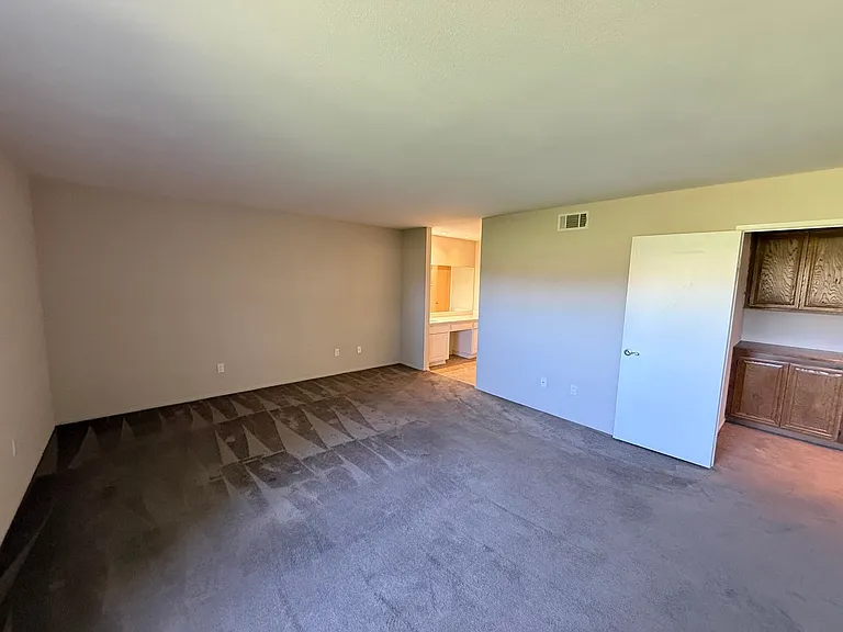 17105 Village 17 — Photo 18