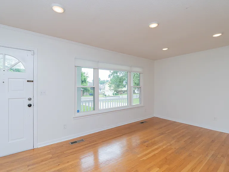 1621 Fernwood Cir — Photo 4