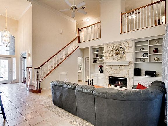 5th image of 904 Lazy Grove Ct