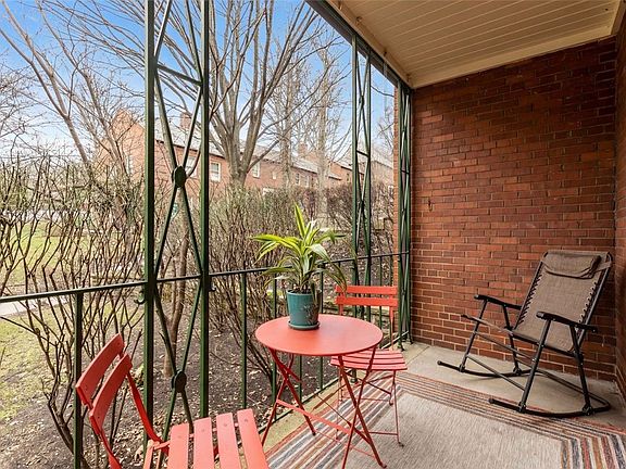 3rd image of 401 Olympia Rd