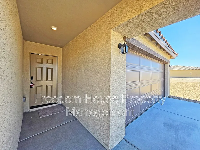 660 E Huyana Wind Dr — Photo 5