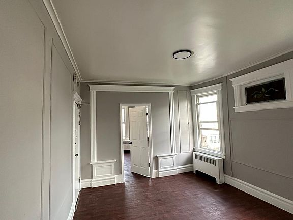 4th image of 187 22nd St Floor 2