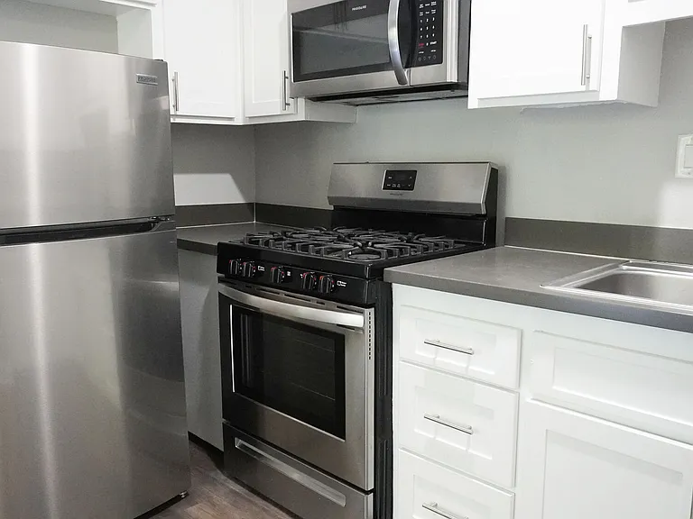 415 Gayley Ave — Photo 24