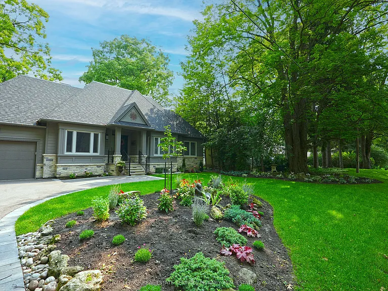 1413 Queen Victoria Ave — Photo 25