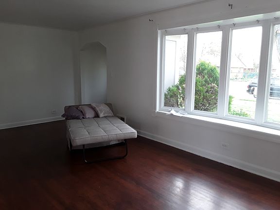 5th image of 6420 W 93rd Pl