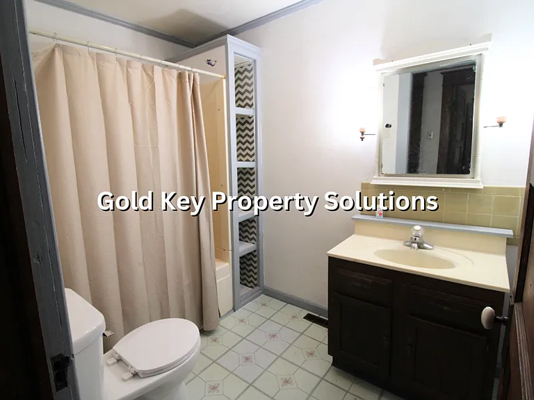815 N Elm St — Photo 18