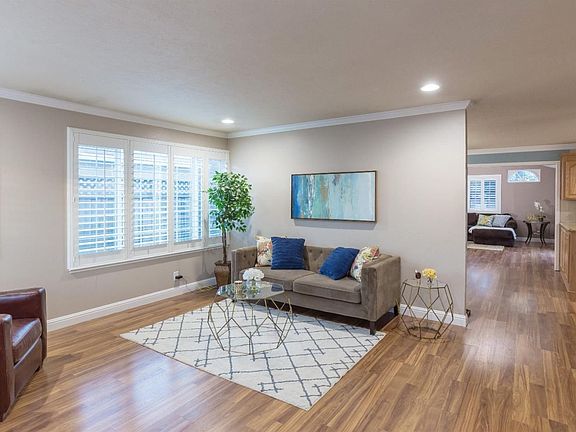 4th image of 310 Bromley Cross Dr